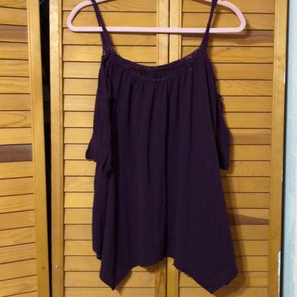 Mudd size Medium cold shoulder and handkerchief hem. - Picture 1 of 3
